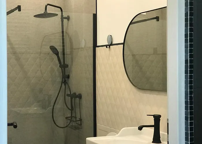 Apartment By Night *